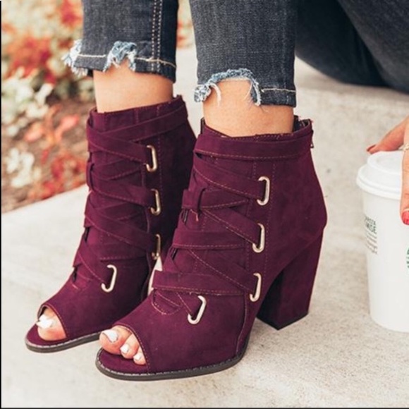 Shoes - 🥰HP🥰✨🌟✨Winter Berry Lace Up Ankle Bootie